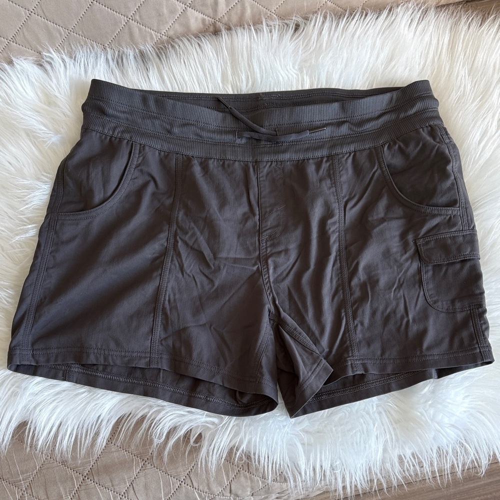 NWOT The North Face Women's Dark Gray Cargo Shorts